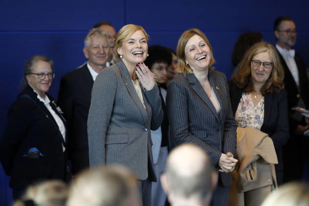 Julia Klöckner und Yael Braun-Pivet bei der Verleihung des Deutsch-Französischen Parlamentspreises 2025 im Reichstagsgebäude. Berlin, 01.12.2025