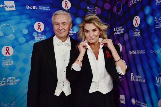 40. Jahre -KÜNSTLER GEGEN AIDS Ð DIE GALA 2025 KÜNSTLER GEGEN AIDS Ð DIE GALA 2025 Klaus Wowereit, KIm Fisher Ankunft, roter Teppich zum Jubiläum KÜNSTLER GEGEN AIDS Ð DIE GALA 2025 Benefizgala zum 40-jährigen Jubiläum der Berliner Aids-Hilfe e.V. im TDW in Berlin am 01.12.2025