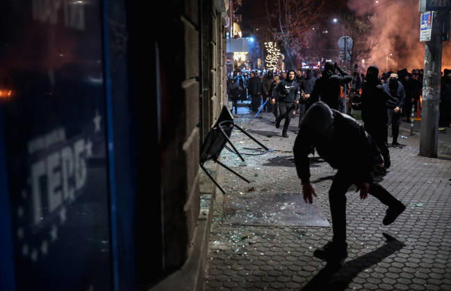 2026 State Budget Bill protest in Sofia SOFIA, BULGARIA-DECEMBER 01: Protesters clash with police during a second demonstration against the 2026 State Budget Bill in Sofia, Bulgaria, on December 01, 2025. Hundreds gathered for a second protest to halt the budget vote, which includes increased public-sector wage costs alongside higher insurance premiums for private-sector employees. Among the most criticized proposals are raising the external debt to 37.6 billion, increasing pension contributions by 2%, lifting the maximum social security income to 4,600 leva (2,352), raising the minimum social security income to 1,213 leva (620), and doubling the dividend tax rate from 5% to 10%. Borislav Troshev Anadolu Sofia Bulgaria. Editorial use only Copyright: x2025xAnadoluxBorislavxTroshevx