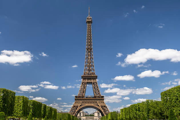 Paris France Eiffel Tower view from Champ de Mars public park France, Île-de-France, Paris R_KSWG251201-1902112-01