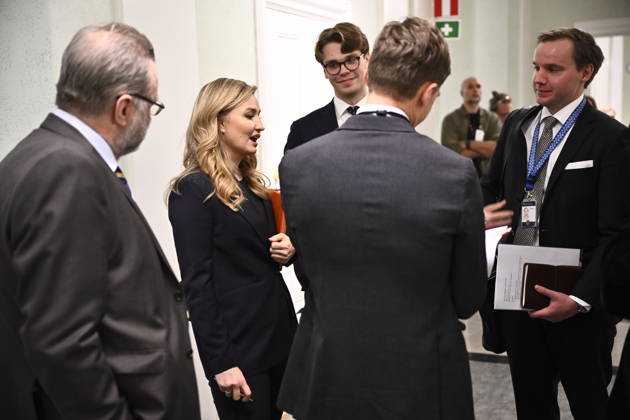 STOCKHOLM, SWEDEN 20251204 Energy and Industry Minister Ebba Busch KD arrives at the Riksdag Committee on Industry STOCKHOLM SWEDEN x10060x Copyright: xHenrikxMontgomery TTx NÄRINGSUTSKOTTET ELMARKNAD Bnb5tz6cFTU