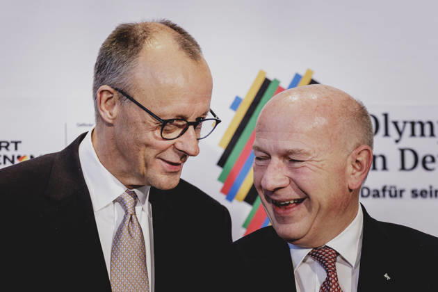 (L-R) Friedrich Merz (CDU), Bundeskanzler, und Kai Wegner, Regierender Buergermeister von Berlin, aufgenommen im Rahmen der Unterzeichnung der Vereinbarung zur Olympiabewerbung in Berlin, 04.12.2025. Berlin Deutschland Copyright: xFlorianxGaertnerx