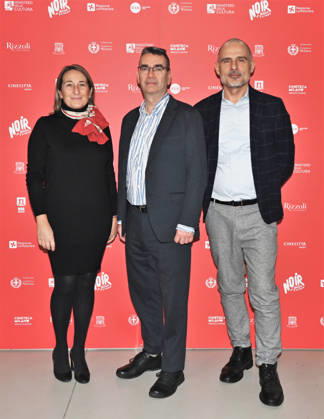Milan, Italy Mick Herron receives the Raymond Chandler Award at the Noir in Festival with a masterclass at IULM. In the photo: Mick Herron, Valentina Garavaglia, Rector of IULM University, Fabio Vittorini, IULM professor.  Copyright: xNickxZonnax xipa-agency.netx xNickxZonnax IPA_Agency_IPA68737819
