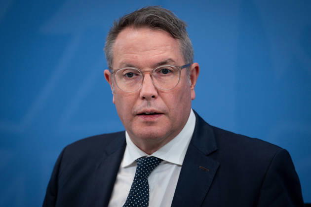 Pressekonferenz im Anschluss an Ministerpraesidentenkonferenz im Bundeskanzleramt Alexander Schweitzer (SPD) Ministerpraesident von Rheinland-Pfalz im Portrait bei der Pressekonferenz im Anschluss an die Beratungen im Rahmen der Ministerpraesidentenkonferenz im Bundeskanzleramt, Berlin, 04.12.2025 Berlin Berlin Deutschland