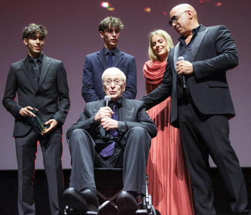 Red Sea Film Festival Opening Ceremony - Jeddah Michael Caine (sitting on a wheel chair in front of his grand children) and Vin Diesel talk to the audience during the opening ceremony of the 5th edition of the Red Sea Film Festival in Jeddah, Saudi Arabia, on December 4, 2025. Caine received the Red Sea Honoree Award. Photo by Balkis Press ABACAPRESS.COM Jeddah Saudi Arabia  Copyright: xBalkisxPress ABACAx