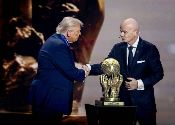 WASHINGTON - President Donald Trump receives the FIFA Peace Prize from FIFA President Gianni Infantino during the draw for the 2026 World Cup in the United States. ANP KOEN VAN WEEL netherlands out - belgium out Copyright: xx x543995999x originalFilename: 543995999