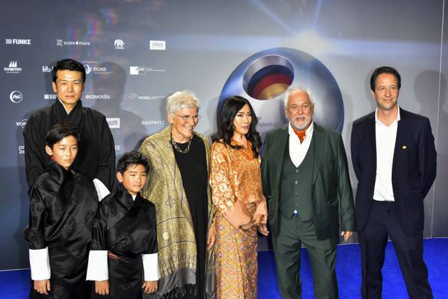 ABBduesseldorf: H.R.H. Princess Dechan Yangzom Wangchuck and Husband Dasho Tandin Namgyel is the daughter of the fourth King of Bhutan Jigme Singye Wangchuck zu Gast auf dem blauen Teppich bei der 18.Verleihung Deutscher Nachhaltigkeitspreis 2025 im Maritim Hotel am 05.12.2025 NRW Deutschland