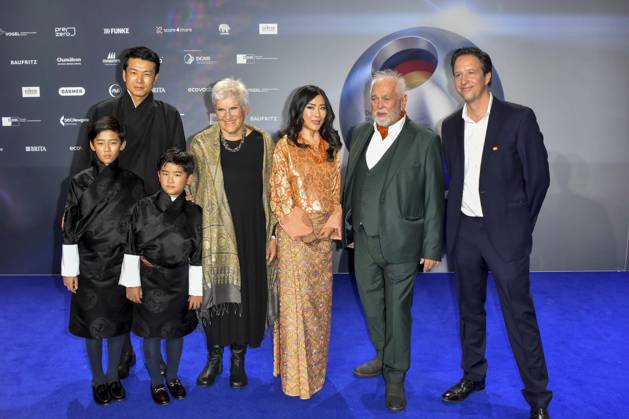 ABBduesseldorf: H.R.H. Princess Dechan Yangzom Wangchuck and Husband Dasho Tandin Namgyel is the daughter of the fourth King of Bhutan Jigme Singye Wangchuck zu Gast auf dem blauen Teppich bei der 18.Verleihung Deutscher Nachhaltigkeitspreis 2025 im Maritim Hotel am 05.12.2025 NRW Deutschland
