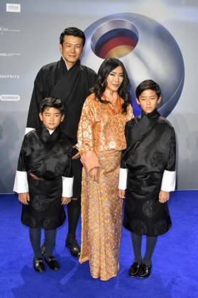 ABBduesseldorf: H.R.H. Princess Dechan Yangzom Wangchuck and Husband Dasho Tandin Namgyel is the daughter of the fourth King of Bhutan Jigme Singye Wangchuck zu Gast auf dem blauen Teppich bei der 18.Verleihung Deutscher Nachhaltigkeitspreis 2025 im Maritim Hotel am 05.12.2025 NRW Deutschland