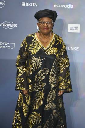 ABBduesseldorf: Ngozi Okonjo-Iweala is the seventh Director-General of the WTO zu Gast auf dem blauen Teppich bei der 18.Verleihung Deutscher Nachhaltigkeitspreis 2025 im Maritim Hotel am 05.12.2025 NRW Deutschland