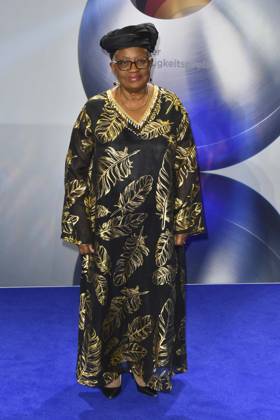 ABBduesseldorf: Ngozi Okonjo-Iweala is the seventh Director-General of the WTO zu Gast auf dem blauen Teppich bei der 18.Verleihung Deutscher Nachhaltigkeitspreis 2025 im Maritim Hotel am 05.12.2025 NRW Deutschland