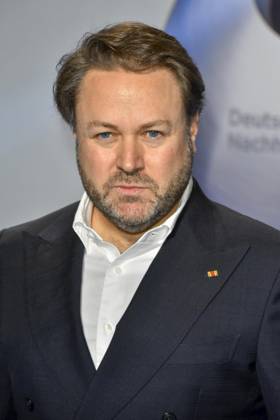 ABBduesseldorf: Daniel M. Harrich deutscher Regisseur, Filmproduzent zu Gast auf dem blauen Teppich bei der 18.Verleihung Deutscher Nachhaltigkeitspreis 2025 im Maritim Hotel am 05.12.2025 NRW Deutschland