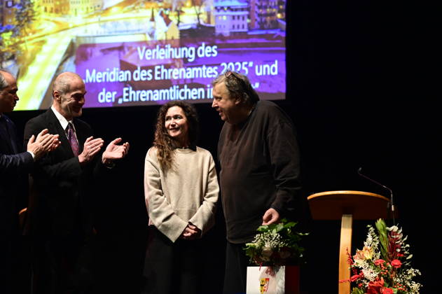Octavian Ursu, Reinhard Seeliger,Matthias Eisenberg und Constanze Geier bei der Feierstunde zur Verleihung des Meridian des Ehrenamtes im Gerhart-Hauptmann-Theater Görlitz. Görlitz, 05.12.2025 Copyright: xMatthiasxWehnertx