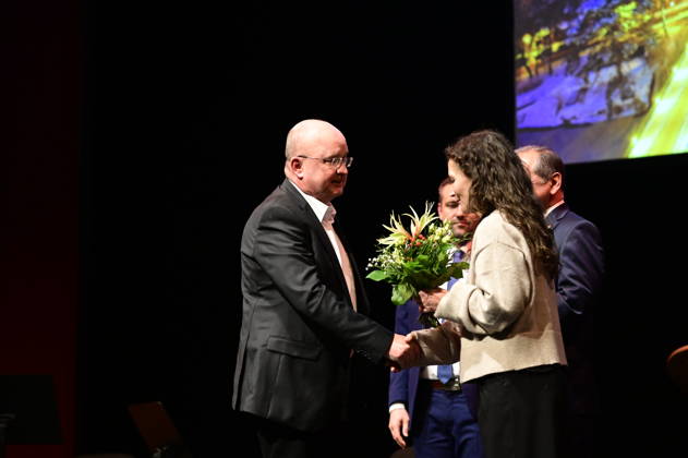 Marco Mende, Martin Schulz, Octavian Ursu und Constanze Geier bei der Feierstunde zur Verleihung des Meridian des Ehrenamtes im Gerhart-Hauptmann-Theater Görlitz. Görlitz, 05.12.2025 Copyright: xMatthiasxWehnertx