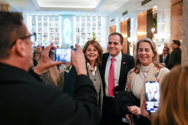 Nobels fredspris 2025 Oslo 20251209. Gjester ankommer Grand hotel i Oslo tirsdag ettermiddag i forbindelse med utdelingen av Nobels Fredspris 2025. Den venezuelanske opposisjonslederen Maria Corina Machado far prisen for sitt utrettelige arbeid for a sikre demokratiske rettigheter for folket i Venezuela, og for sin kamp for en rettferdig og fredelig overgang fra diktatur til folkestyre. Prisen deles ut under en seremoni i Oslo radhus pa onsdag. Foto: Cornelius Poppe NTB Oslo Norge 8b6bjGbspzc EDITORIAL USE ONLY Ref:_BNC8b6bjGbspzc.jpg Copyright: xCorneliusxPoppex xNTBx