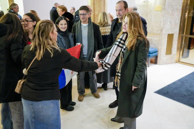 Nobels fredspris 2025 Oslo 20251209. Gjester ankommer Grand hotel i Oslo tirsdag ettermiddag i forbindelse med utdelingen av Nobels Fredspris 2025. Den venezuelanske opposisjonslederen Maria Corina Machado far prisen for sitt utrettelige arbeid for a sikre demokratiske rettigheter for folket i Venezuela, og for sin kamp for en rettferdig og fredelig overgang fra diktatur til folkestyre. Prisen deles ut under en seremoni i Oslo radhus pa onsdag. Foto: Cornelius Poppe NTB Oslo Norge 9M8gHHLT-MY EDITORIAL USE ONLY Ref:_BNC9M8gHHLT-MY.jpg Copyright: xCorneliusxPoppex xNTBx