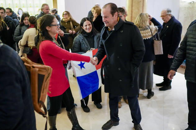 Nobels fredspris 2025 Oslo 20251209. Gjester ankommer Grand hotel i Oslo tirsdag ettermiddag i forbindelse med utdelingen av Nobels Fredspris 2025. Den venezuelanske opposisjonslederen Maria Corina Machado far prisen for sitt utrettelige arbeid for a sikre demokratiske rettigheter for folket i Venezuela, og for sin kamp for en rettferdig og fredelig overgang fra diktatur til folkestyre. Prisen deles ut under en seremoni i Oslo radhus pa onsdag. Foto: Cornelius Poppe NTB Oslo Norge lDnU1f5hdFY EDITORIAL USE ONLY Ref:_BNClDnU1f5hdFY.jpg Copyright: xCorneliusxPoppex xNTBx