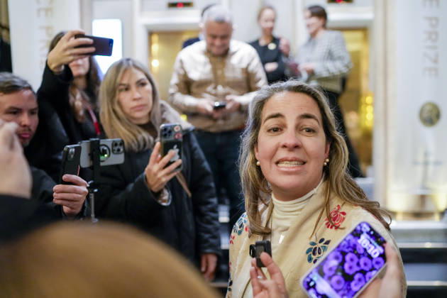 Nobels fredspris 2025 Oslo 20251209. Gjester ankommer Grand hotel i Oslo tirsdag ettermiddag i forbindelse med utdelingen av Nobels Fredspris 2025. Den venezuelanske opposisjonslederen Maria Corina Machado far prisen for sitt utrettelige arbeid for a sikre demokratiske rettigheter for folket i Venezuela, og for sin kamp for en rettferdig og fredelig overgang fra diktatur til folkestyre. Prisen deles ut under en seremoni i Oslo radhus pa onsdag. Foto: Cornelius Poppe NTB Oslo Norge ynpl-nUWpr0 EDITORIAL USE ONLY Ref:_BNCynpl-nUWpr0.jpg Copyright: xCorneliusxPoppex xNTBx