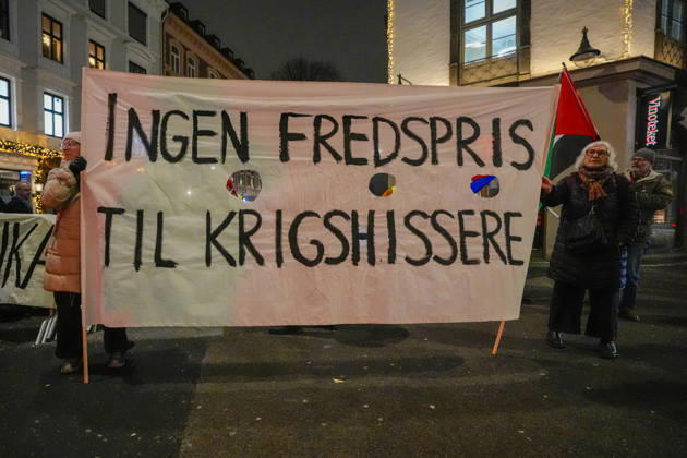 Nobels fredspris 2025 Oslo, Norway 20251209. Latin-Amerikagruppene i Norge protesterer utenfor Nobelinstituttet i forbindelse med utdelingen av Nobels fredspris tirsdag ettermiddag. Den venezuelanske opposisjonslederen Maria Corina Machado far prisen for sitt utrettelige arbeid for a sikre demokratiske rettigheter for folket i Venezuela, og for sin kamp for en rettferdig og fredelig overgang fra diktatur til folkestyre. Prisen deles ut under en seremoni i Oslo radhus pa onsdag. Foto: Lise Aserud NTB Oslo Norway SQV1UEY8OIs EDITORIAL USE ONLY Ref:_POLSQV1UEY8OIs.jpg Copyright: xLisexAserudxx xNTBx
