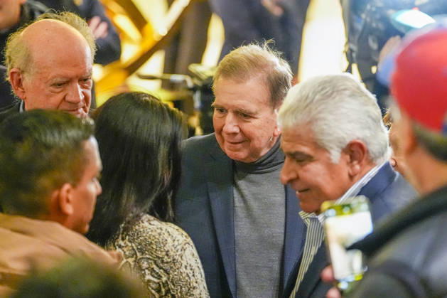 Nobels fredspris 2025 Oslo, Norway 20251209. Den venezuelanske opposisjonens presidentkandidat i presidentvalget i 2024, Edmondo Gonzales, tas i mot av Panamas president JosÃ Raul Mulino pa Grand Hotel i Oslo tirsdag ettermiddag. Den venezuelanske opposisjonslederen Maria Corina Machado far prisen for sitt utrettelige arbeid for a sikre demokratiske rettigheter for folket i Venezuela, og for sin kamp for en rettferdig og fredelig overgang fra diktatur til folkestyre. Prisen deles ut under en seremoni i Oslo radhus pa onsdag. Foto: Lise Aserud NTB Oslo Norway 5-OUySn7m7Y EDITORIAL USE ONLY Ref:_POL5-OUySn7m7Y.jpg Copyright: xLisexAserudxx xNTBx