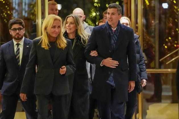 Nobels fredspris 2025 Oslo, Norway 20251209. Paraguays president Santiago Pena, og forstedame Leticia Ocampos ankommer Grand Hotel i Oslo tirsdag kveld. Den venezuelanske opposisjonslederen Maria Corina Machado far prisen for sitt utrettelige arbeid for a sikre demokratiske rettigheter for folket i Venezuela, og for sin kamp for en rettferdig og fredelig overgang fra diktatur til folkestyre. Prisen deles ut under en seremoni i Oslo radhus pa onsdag. Foto: Lise Aserud NTB Oslo Norway 7t6FWT1ykC8 EDITORIAL USE ONLY Ref:_POL7t6FWT1ykC8.jpg Copyright: xLisexAserudxx xNTBx