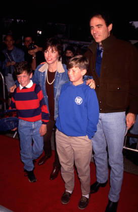 Sally Field at the Hook premiere with Husband Alan Greisman and sons in Los Angeles, California on December 08, 1991 Copyright: xRalphxDominguez MediaPunchx