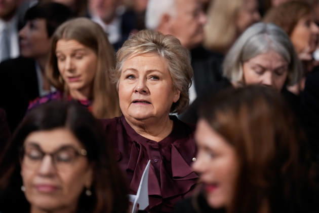 Nobels fredspris 2025 Oslo 20251210. Erna Solberg (H) ankommer Oslo Radhus for utdelingen av Nobels fredspris. Datteren til Nobels fredsprismottaker, Ana Corina Sosa, tar i mot prisen pa vegne av sin mor. Den venezuelanske opposisjonslederen Maria Corina Machado far prisen for sitt utrettelige arbeid for a sikre demokratiske rettigheter for folket i Venezuela, og for sin kamp for en rettferdig og fredelig overgang fra diktatur til folkestyre. Pa grunn av omstendighetene i hjemlandet Venezuela kunne ikke Nobels fredsprismottaker delta pa utdelingen i Norge. Foto: Ole Berg-Rusten NTB POOL Oslo Norge SAAq49UaNO0 EDITORIAL USE ONLY Ref:_BNCSAAq49UaNO0.jpg Copyright: xOlexBerg-Rustenx xNTBx