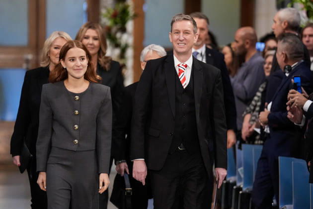 Nobels fredspris 2025 Oslo 20251210. Datteren til Nobels fredsprismottaker, Ana Corina Sosa, sammen med Nobelkomiteen ankommer utdelingen av Nobels fredspris i Oslo radhus. Den venezuelanske opposisjonslederen Maria Corina Machado far prisen for sitt utrettelige arbeid for a sikre demokratiske rettigheter for folket i Venezuela, og for sin kamp for en rettferdig og fredelig overgang fra diktatur til folkestyre. Pa grunn av omstendighetene i hjemlandet Venezuela kunne ikke Nobels fredsprismottaker delta pa utdelingen i Norge. Foto: Ole Berg-Rusten NTB POOL Oslo Norge e58Bj-XSPWQ EDITORIAL USE ONLY Ref:_BNCe58Bj-XSPWQ.jpg Copyright: xOlexBerg-Rustenx xNTBx