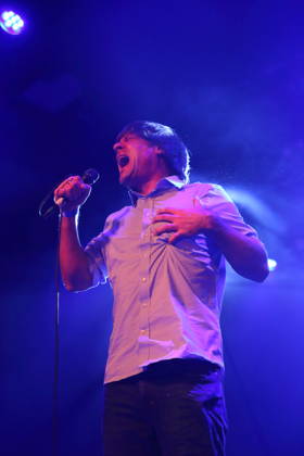 John Maus bei einem Konzert im Astra Kulturhaus in Berlin, 10. Dezember 2025. John Maus Konzert Berlin