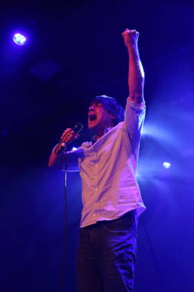 John Maus bei einem Konzert im Astra Kulturhaus in Berlin, 10. Dezember 2025. John Maus Konzert Berlin