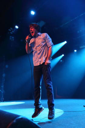 John Maus bei einem Konzert im Astra Kulturhaus in Berlin, 10. Dezember 2025. John Maus Konzert Berlin