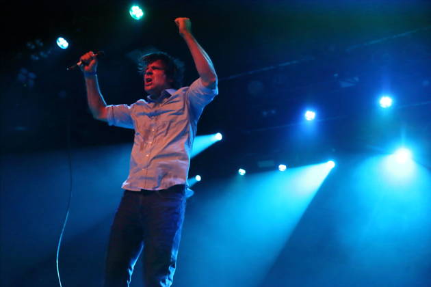 John Maus bei einem Konzert im Astra Kulturhaus in Berlin, 10. Dezember 2025. John Maus Konzert Berlin