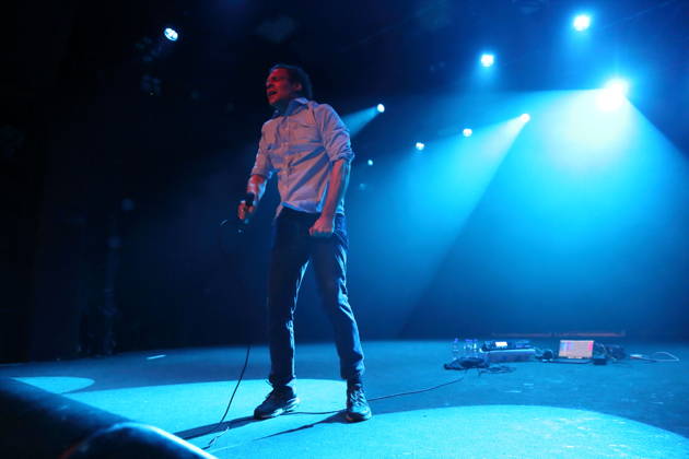 John Maus bei einem Konzert im Astra Kulturhaus in Berlin, 10. Dezember 2025. John Maus Konzert Berlin