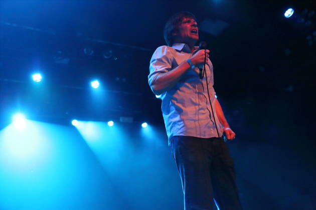 John Maus bei einem Konzert im Astra Kulturhaus in Berlin, 10. Dezember 2025. John Maus Konzert Berlin