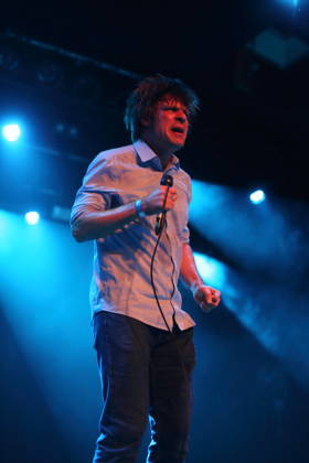 John Maus bei einem Konzert im Astra Kulturhaus in Berlin, 10. Dezember 2025. John Maus Konzert Berlin