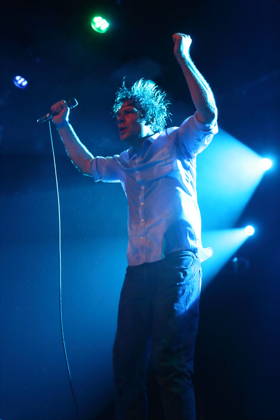 John Maus bei einem Konzert im Astra Kulturhaus in Berlin, 10. Dezember 2025. John Maus Konzert Berlin