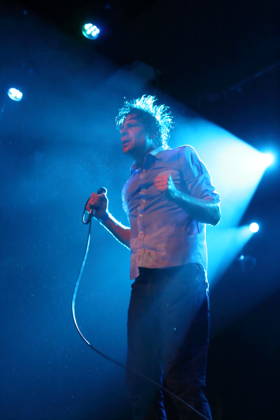 John Maus bei einem Konzert im Astra Kulturhaus in Berlin, 10. Dezember 2025. John Maus Konzert Berlin