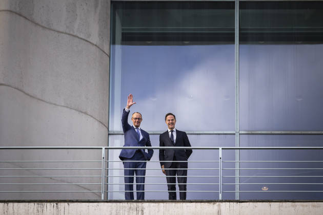 (L-R) Friedrich Merz (CDU), Bundeskanzler, und Mark Rutte, Generalsekretaer der NATO waehrend eines Treffens auf dem Balkon des Bundeskanzleramtes in Berlin, 11.12.2025. Berlin Deutschland Copyright: xAmreixSchulzx