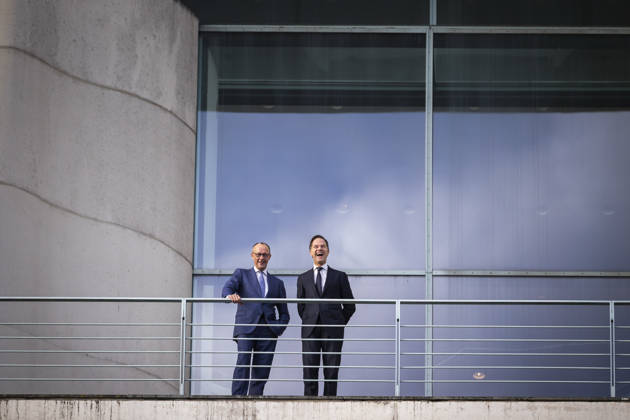 (L-R) Friedrich Merz (CDU), Bundeskanzler, und Mark Rutte, Generalsekretaer der NATO waehrend eines Treffens auf dem Balkon des Bundeskanzleramtes in Berlin, 11.12.2025. Berlin Deutschland Copyright: xAmreixSchulzx