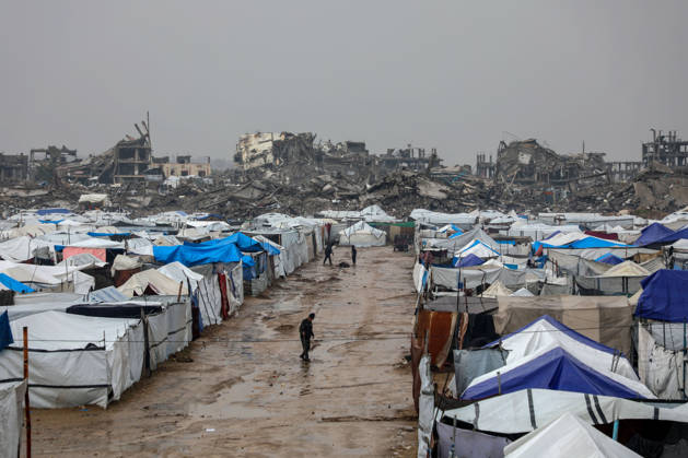 (251211) -- GAZA, Dec. 11, 2025 -- Photo taken on Dec. 11, 2025 shows shelters of displaced Palestinians in the Zeitoun neighborhood, southeast of Gaza City. Heavy winter rains and high winds are pounding flimsy temporary shelters of tents and tarps in the Gaza Strip, putting more vulnerable people at risk, UN humanitarians said on Wednesday. (Photo by Xinhua) MIDEAST-GAZA CITY-RAIN RizekxAbdeljawad 