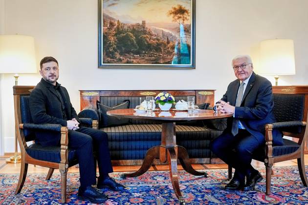 Berlin, Deutschland, 15.12.2025: Schloss Bellevue: Besuch des ukrainischen Präsidenten: Wolodymyr Selenskyj und der deutsche Bundespräsident Frank-Walter Steinmeier (Foto: Kay Nietfeld - Pool)