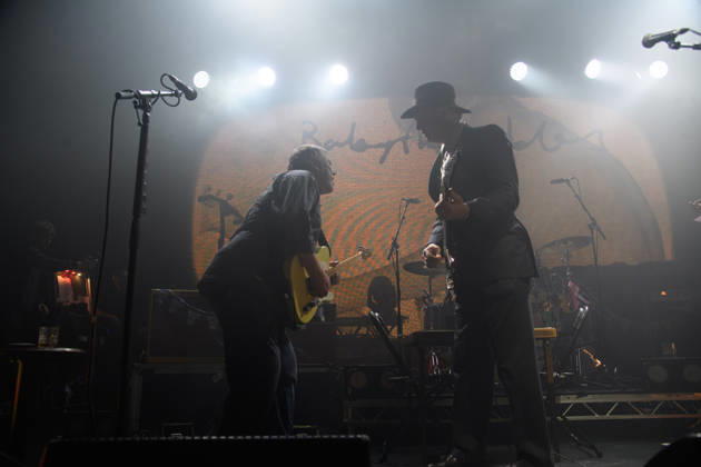 Babyshambles Perform at Koko, London Guitarist Mick Whitnall and lead singer Pete Doherty of English rock band Babyshambles performs at Koko in London, England, UK on Monday 15 December 2025., Credit:Justin Ng Avalon UK, England, London, Koko  Copyright: xJustinxNgx xAvalonx 1059587943