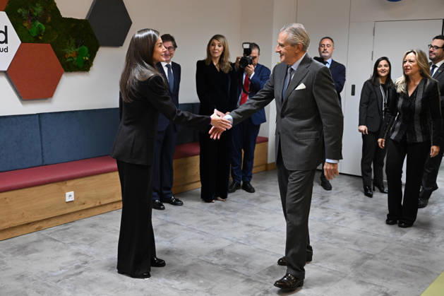 Queen Letizia chairs the meeting of the Board of Trustees of the FAD Youth Foundation Europa Press Executive Chairman, Asís Martín de Cabiedes, greets Queen Letizia at the meeting of the Board of Trustees of the FAD Youth Foundation, December 16, 2025, in Madrid Spain The meeting will address the issue of digital security for youth QUEEN LETIZIA FAD YOUTH DECEMBER 16, 2025 José Madrid Madrid Madrid Spain Copyright: xJosà xOlivax 7172367