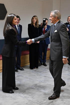 Queen Letizia chairs the meeting of the Board of Trustees of the FAD Youth Foundation Europa Press Executive Chairman, Asís Martín de Cabiedes, greets Queen Letizia at the meeting of the Board of Trustees of the FAD Youth Foundation, December 16, 2025, in Madrid Spain The meeting will address the issue of digital security for youth QUEEN LETIZIA FAD YOUTH DECEMBER 16, 2025 José Madrid Madrid Madrid Spain Copyright: xJosà xOlivax 7172371
