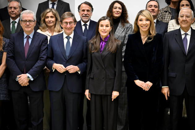 Queen Letizia chairs the meeting of the Board of Trustees of the FAD Youth Foundation The President of FAD Youth, José Ignacio Goirigolzarri and Queen Letizia pose for the family photo during the meeting of the Board of Trustees of the FAD Youth Foundation upon her arrival at the meeting of the Board of Trustees of the FAD Youth Foundation, December 16, 2025, in Madrid Spain Dona Letizia, Honorary President of the FAD Youth Foundation, chairs the meeting of the Board of Trustees of the institution, which will address the issue of digital security for youth QUEEN LETIZIA FAD YOUTH DECEMBER 16, 2025 José Madrid Madrid Madrid Spain Copyright: xJosà xOlivax 7172417