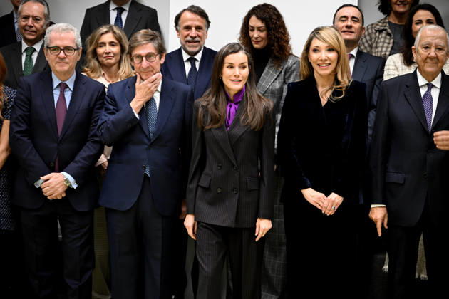 Queen Letizia chairs the meeting of the Board of Trustees of the FAD Youth Foundation The President of FAD Youth, José Ignacio Goirigolzarri and Queen Letizia pose for the family photo during the meeting of the Board of Trustees of the FAD Youth Foundation upon her arrival at the meeting of the Board of Trustees of the FAD Youth Foundation, December 16, 2025, in Madrid Spain Dona Letizia, Honorary President of the FAD Youth Foundation, chairs the meeting of the Board of Trustees of the institution, which will address the issue of digital security for youth QUEEN LETIZIA FAD YOUTH DECEMBER 16, 2025 José Madrid Madrid Madrid Spain Copyright: xJosà xOlivax 7172419