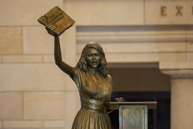 A statue of Barbara Rose Johns is unveiled during a ceremony at the U.S. Capitol in Washington, DC on Tuesday, December 16, 2025. Johns was 16 when she led a walk out of hundreds of students to protest her high schools overcrowded conditions and inferior facilities compared to those of the town s white high school. The U.S. Supreme Court reviewed the case in Brown v. Board of Education, whose landmark 1954 ruling declared school segregation unconstitutional.  WAP20251216450 BONNIExCASH