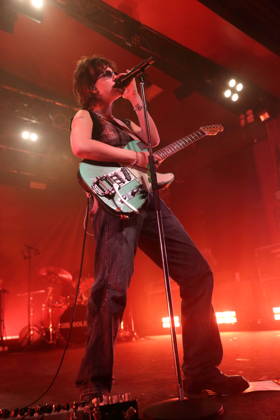 Mikaela Mullaney Straus alias King Princess bei einem Konzert im Astra Kulturhaus in Berlin, 17. Dezember 2025. King Princess Konzert Berlin