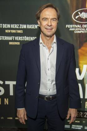 abb: Gunnar Dedio deutscher Filmproduzent und Medienunternehmer. Er ist Gruender und Geschaeftsfuehrer der Filmproduktionsfirma LOOKSfilm. zu Gast auf dem roten Teppich bei der Berlin Premiere des Kino Films Zwei Staatsanwälte Staatsanwaelte im Cinema Paris Berlin am 17.12.2025 in Berlin Berlin Deutschland