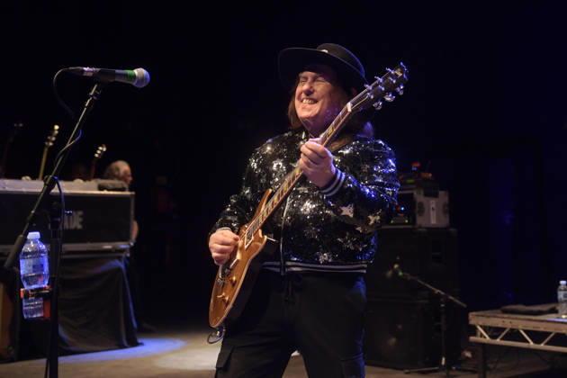 Slade performing at Shepherd™s Bush Empire LONDON, ENGLAND - DECEMBER 17: Dave Hill of ™Slade™ performing at Shepherd™s Bush Empire on December 17, 2025 in London, England. CAP MAR MAR Great Britain Copyright: xMartinxHarris CapitalxPicturesx